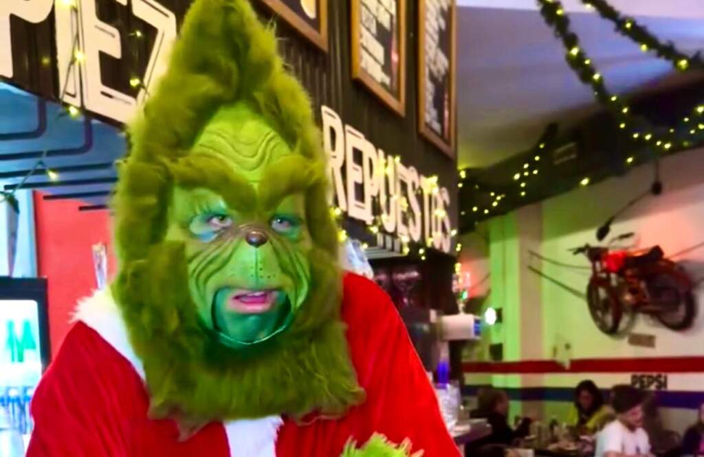 Disfruta de la Navidad con el Grinch en El Garaje Foodie