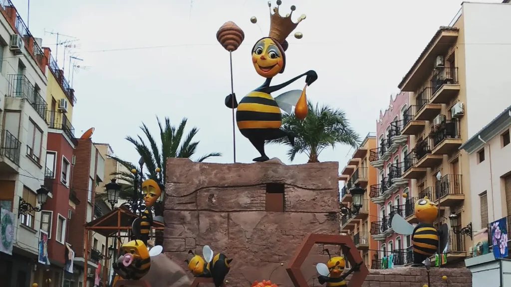 Mielosa, mascota de la feria de la Miel Ayora